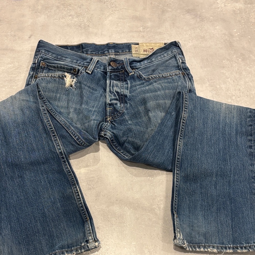 Hollister Relaxed Fit Distressed Denim Jeans